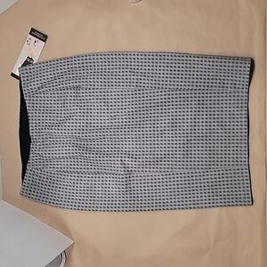 Liverpool, NWT, Size 0, "Bia" Gray & White Geometric Patterned Knit Pencil Skirt